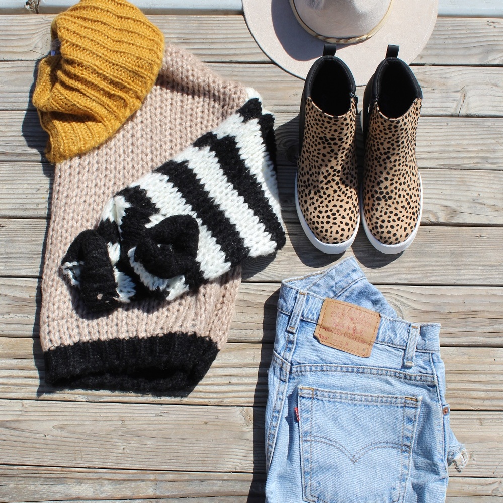 🆕️//Fall Favorite Collection// Wedge Sneaker - Picture 3 of 8